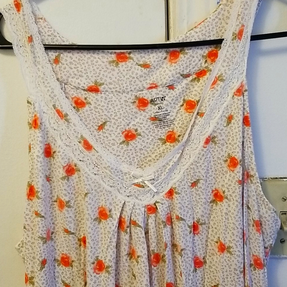Sleeveless womens night gown
